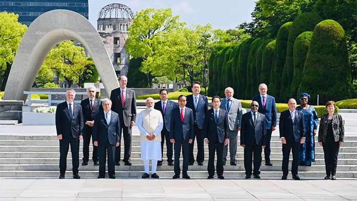Presiden Jokowi dan Ibu Iriana Kunjungi Hiroshima Peace Memorial Park